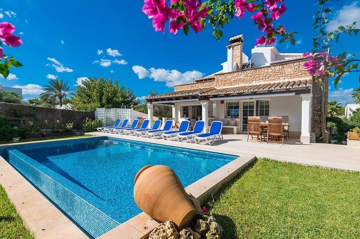 Ferienhaus für 12 Personen, mit Balkon und Pool sowie Garten