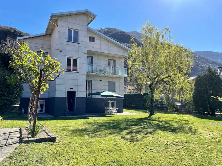Ferienhaus für 12 Personen, mit Balkon und Terrasse sowie Garten am Comer See