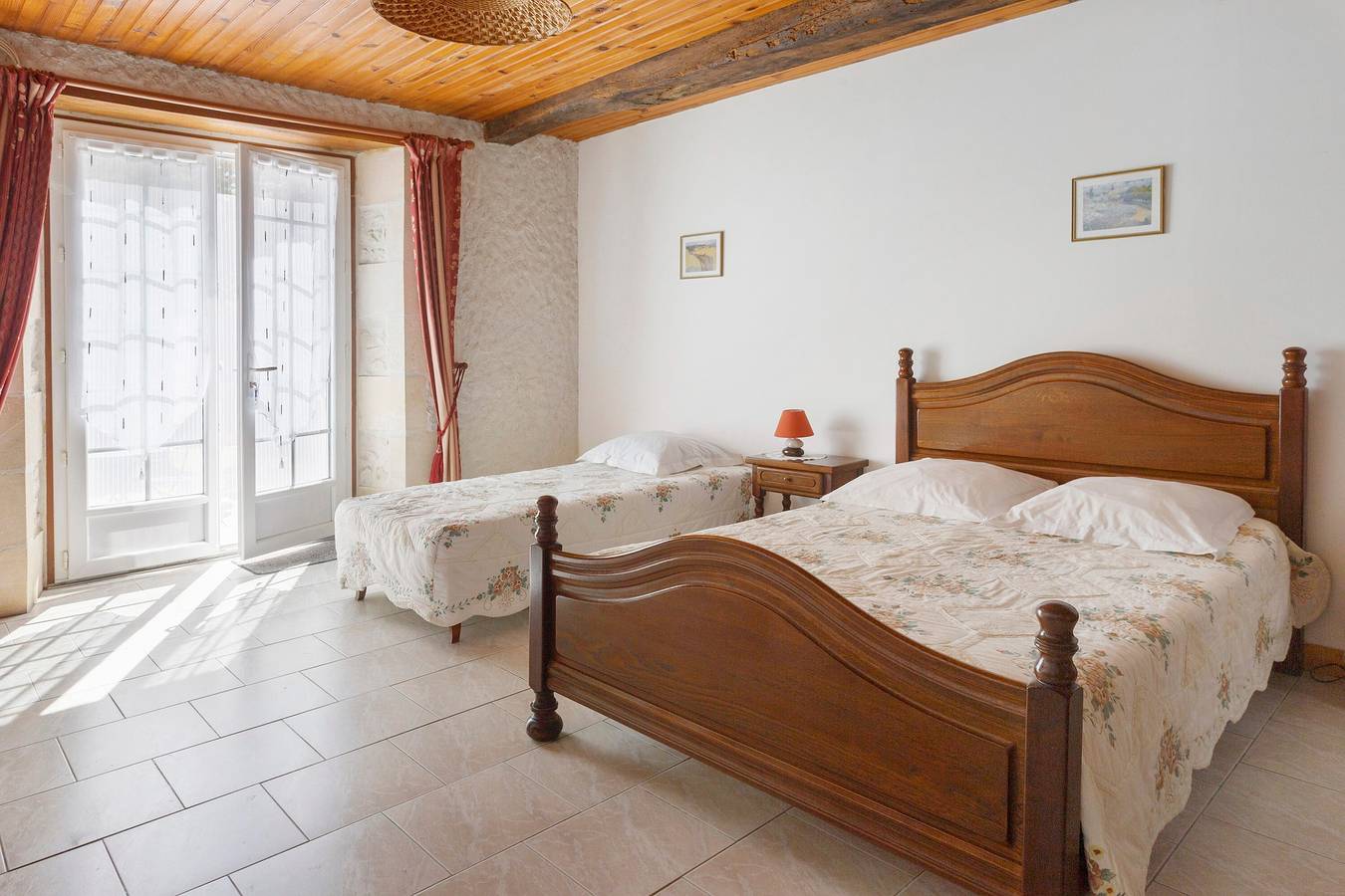 Chambre d’hôtes « Les Lilas » avec terrasse partagée, jardin commun et Wi-Fi in Antezant-la-Chapelle, Région de Saint-Jean-d'Angély