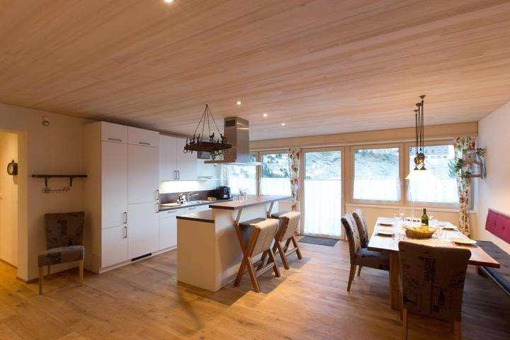 Ferienwohnung für 7 Personen, mit Balkon und Terrasse sowie Garten und Seeblick in Warth - 2