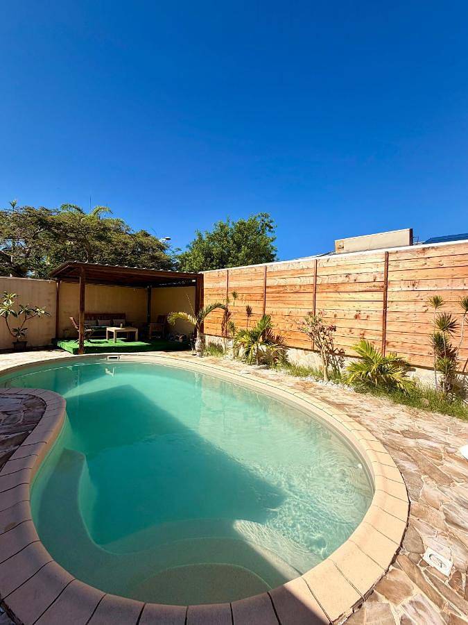 Villa pour 9 personnes, avec jardin ainsi que terrasse et piscine