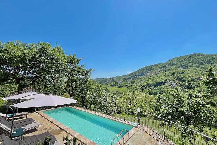 Gîte pour 2 personnes, avec Terrasse ainsi que Jardin et Piscine
