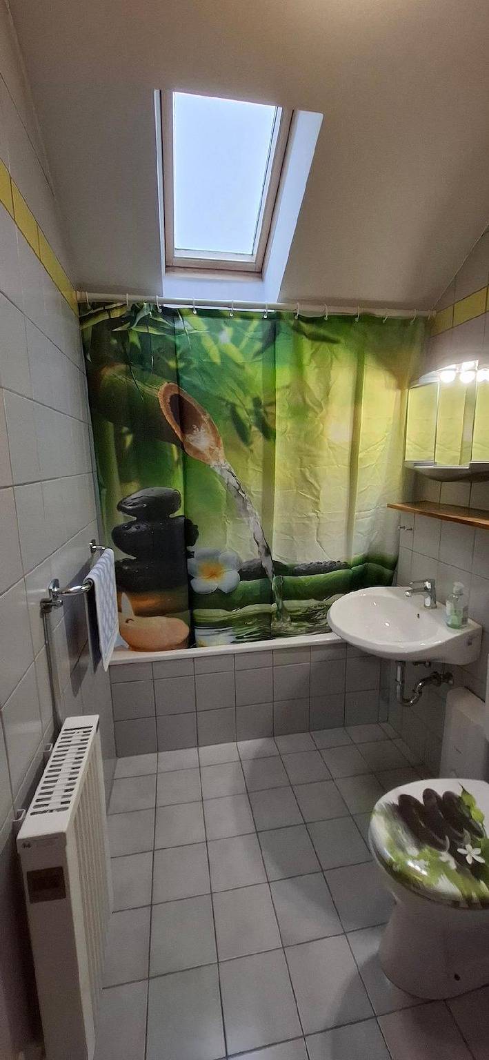 Ganze Ferienwohnung, Appartement in Berghäuser mit Sonnigem Balkon in Grafenwiesen, Ostbayern