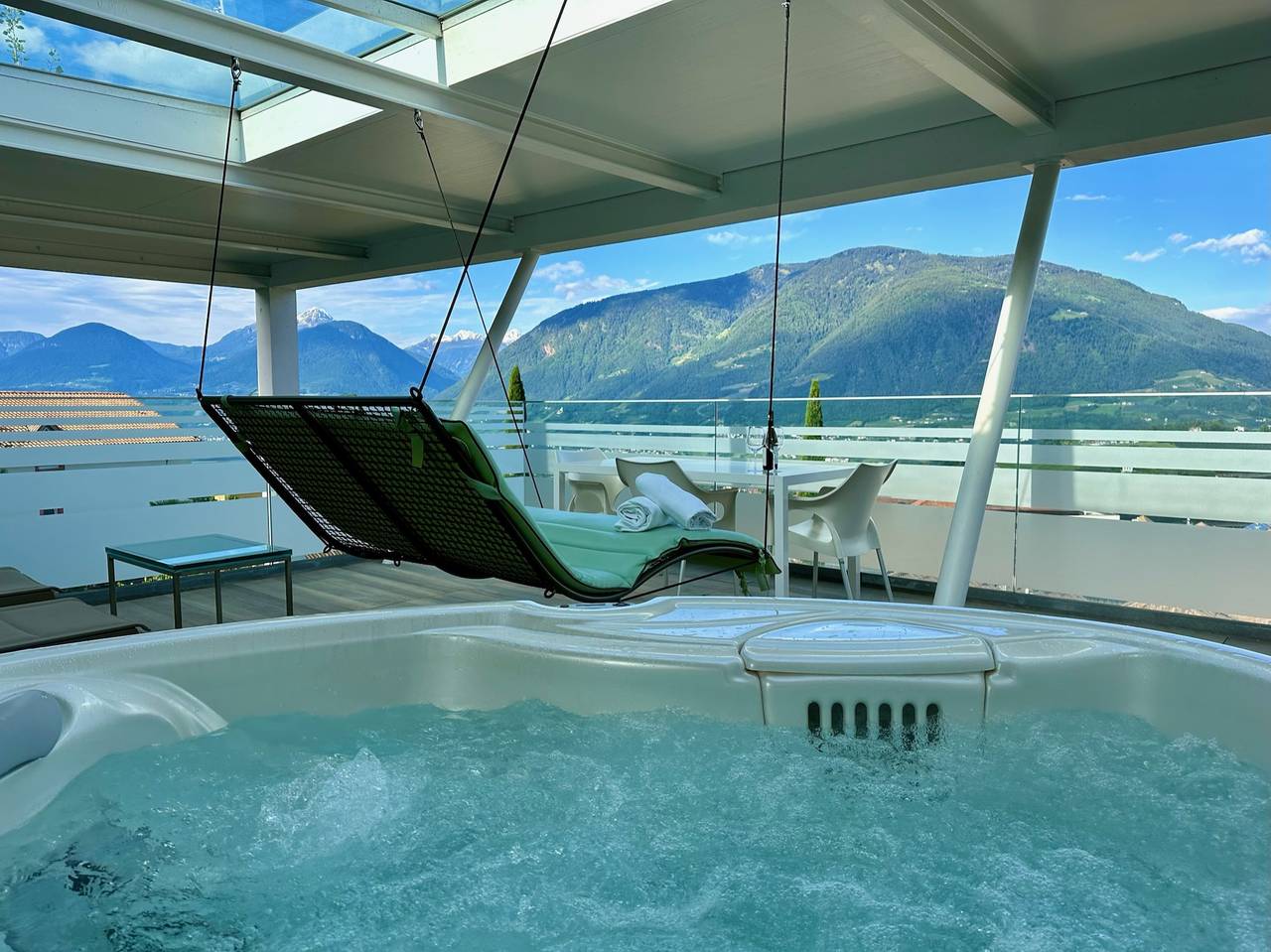Ganze Wohnung, Ferienwohnung 'Villa Alvarium Eins' mit Bergblick, privater Terrasse und Wlan in Schenna, Sarntaler Alpen