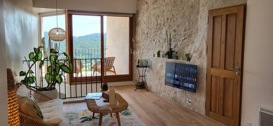 Chambre d’hôte pour 4 personnes, avec jardin à Claviers