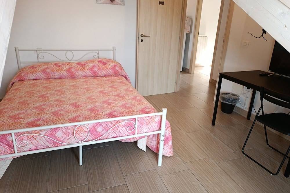 Cozy Attic at the Crossroads in Chieti, Provincia de Chieti