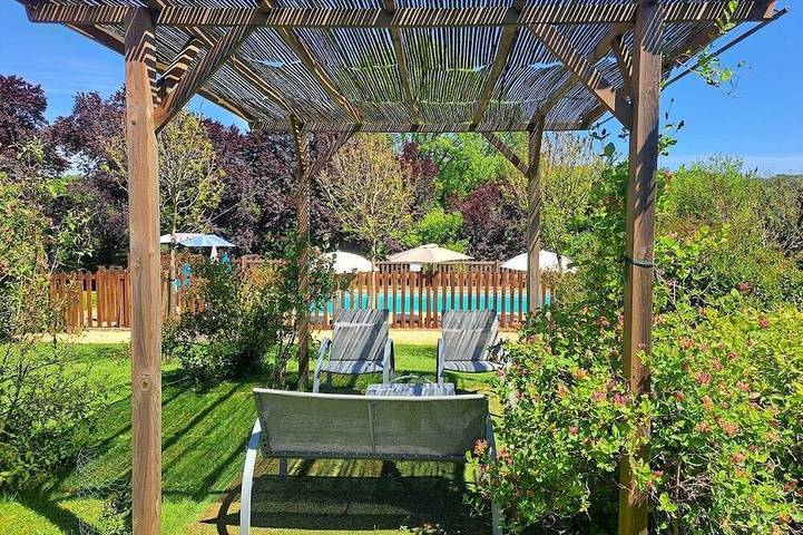 Location de vacances pour 5 personnes, avec jardin et piscine à Saint-Aubin-de-Nabirat