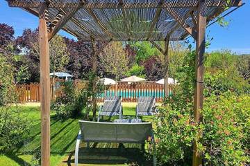 Gîte pour 5 personnes, avec piscine et jardin à Saint-Aubin-de-Nabirat