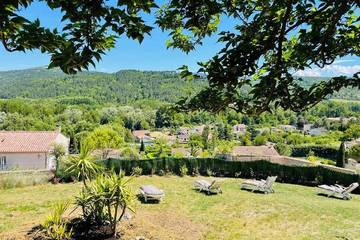 Gîte pour 9 personnes, avec jacuzzi à Montazels