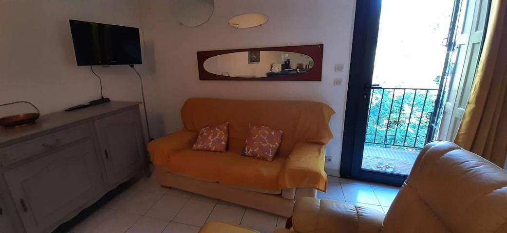 Gîte pour 2 personnes, avec piscine ainsi que vue et terrasse, animaux acceptés à Prades - 2