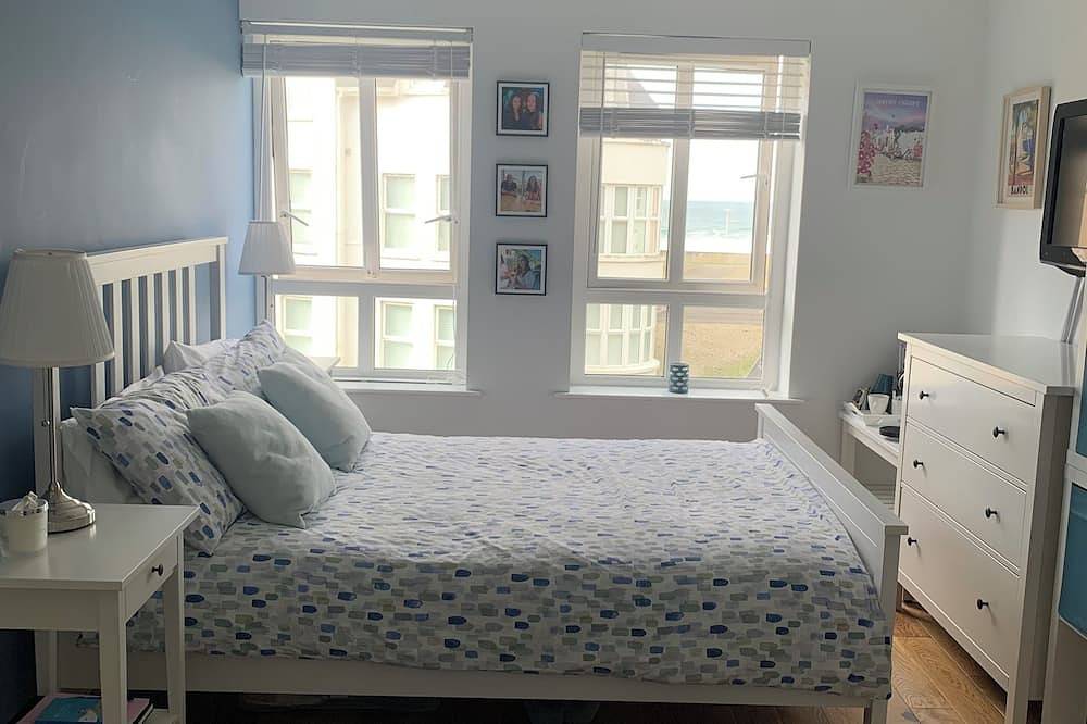 Fabulous 4 bedroom townhouse on West Strand beach 15 min walk to Royal Portrush in Portrush, Nordirland