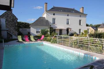 Chambre d’hôte pour 2 personnes, avec jardin ainsi que jacuzzi et piscine dans Doué-en-Anjou