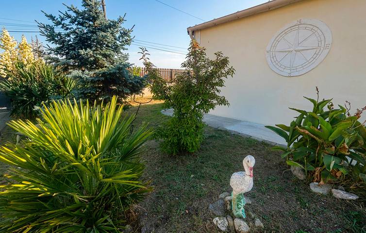 Cozy 2BR Apartment with Garden, Wi-Fi & Parking Near Coastline and Dining in Oye-Plage, Saint-Omer region