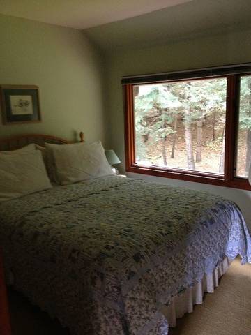 Log Cabin for 6 Guests in Swanzey, New Hampshire, Picture 1
