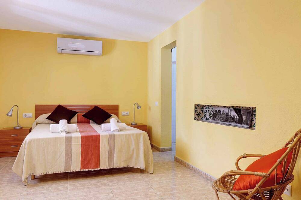 Villa Mascaro - Large Traditional Menorcan Villa with Family Pool and Sea View in Cala Galdana, Ferreries