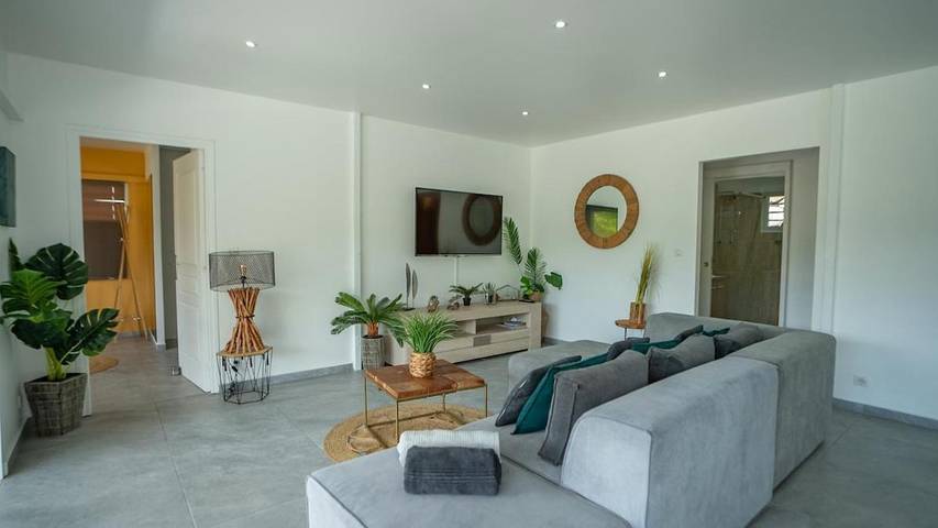 Villa pour 6 personnes, avec piscine ainsi que terrasse et vue