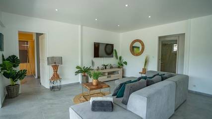 Cottage pour 6 personnes, avec terrasse ainsi que piscine et vue dans Plage de Malendure