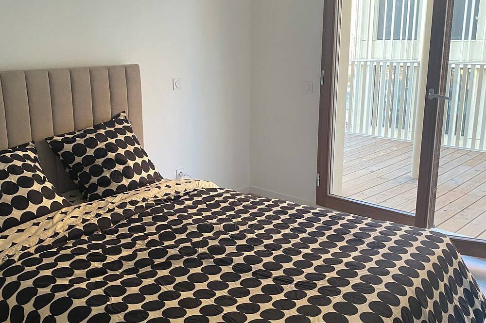 Entire apartment, New apartment with parking. La Défense near Rer and Paris. Rooftop in Nanterre, Hauts-de-Seine