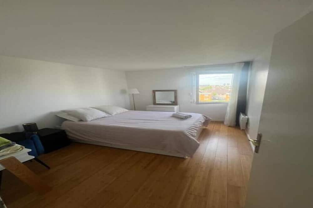 Entire apartment, ✨ 10 minutes from Paris - Lovely Apartment & Spacious ✨ in Bobigny, Seine-Saint-Denis