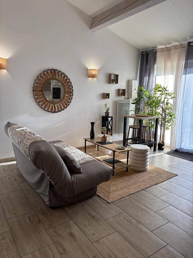 Location de vacances pour 2 personnes, avec jardin à Saint-Jean-de-Fos