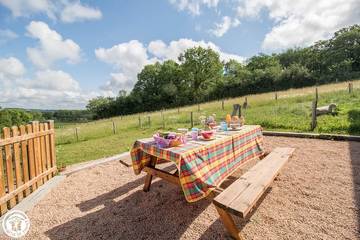 Gîte pour 3 personnes, avec jardin dans Virlet