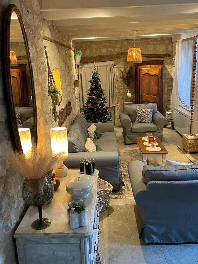 Location de vacances pour 8 personnes, avec Terrasse ainsi que Jardin et Vue à Fontevraud-l'Abbaye