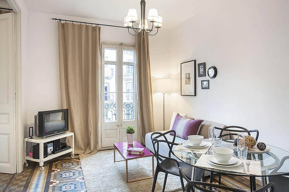Appartement entier, Walk to Gaudi's Buildings - \"Vala\" High Ceilings - Free Luggage Storage Service. in Barcelona Centre, Barcelone