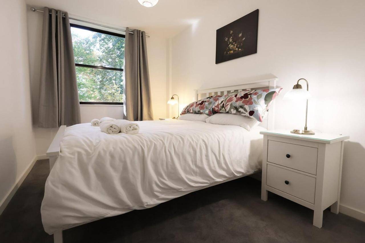 Appartement entier, Modern Comfort Near Castle St with Wifi & Parking! in Taunton, Somerset
