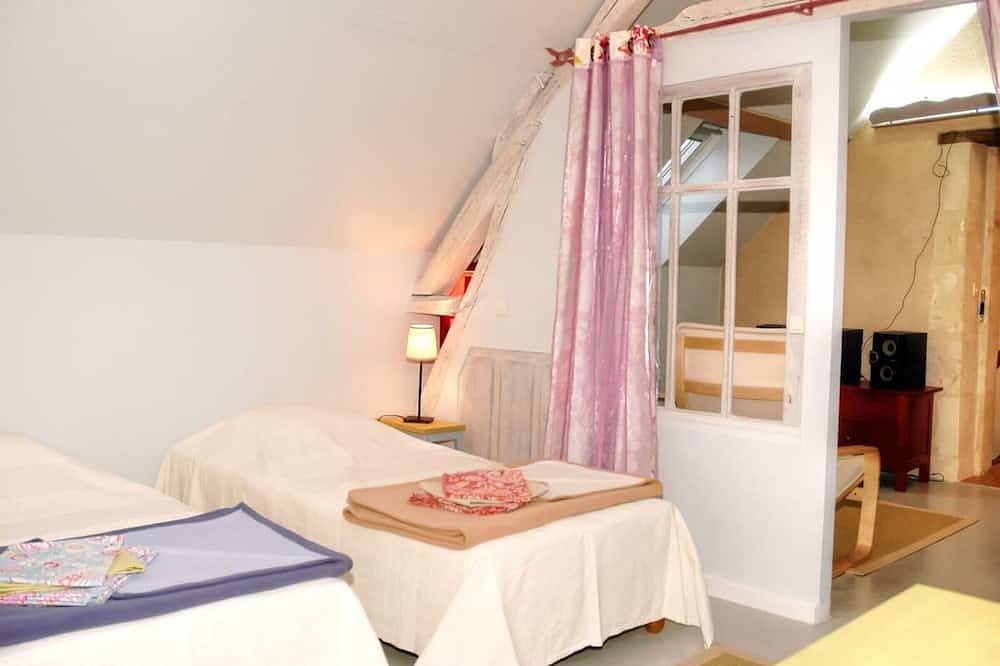Casa rural acogedora en Mazières-de-Touraine: naturaleza, chimenea, Wifi, terraza y jardín privado in Mazières-de-Touraine, Valle del Loira