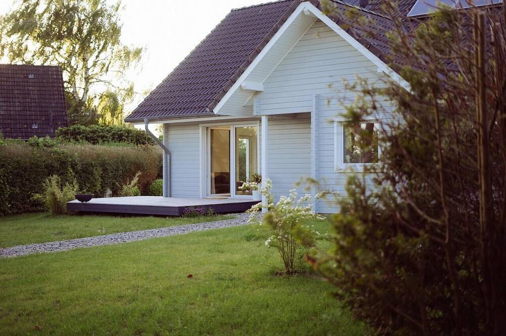 Wenn Sie Ihre Auszeit in schöner Naturumgebung verbringen möchten, sind Sie in unserem neuen Ferienhaus \"Buchtbrise\" perfekt aufgehoben und können Ihren Urlaub in Niesgrau, an der Geltinger Bucht genießen in Niesgrau, Schleswig-Flensburg
