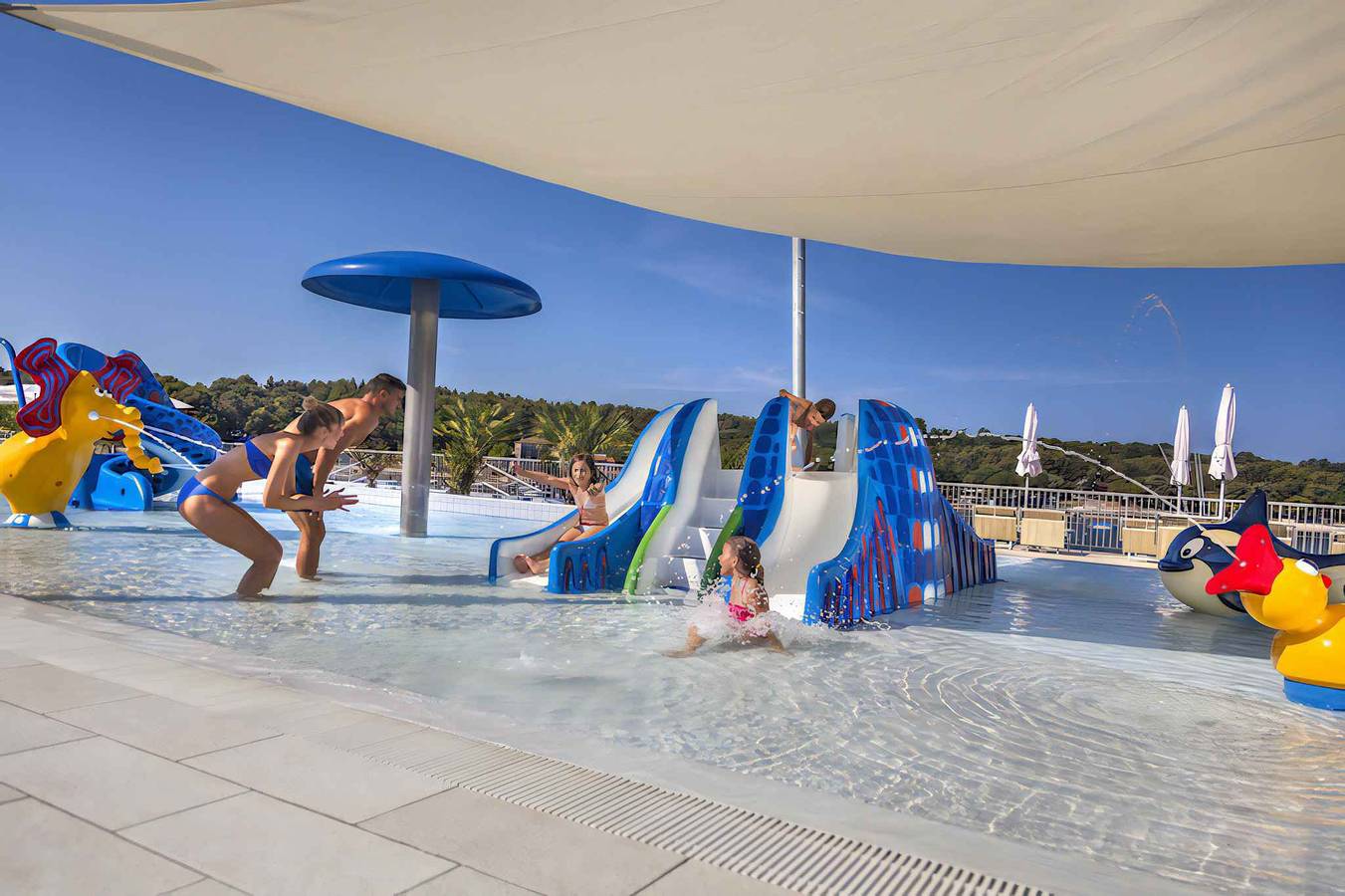 Mobilehome mit Klimaanlage, Terrasse und Pool  in Novigrad, Tar-Vabriga