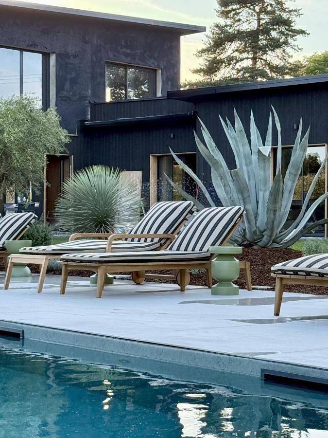 Cottage pour 2 personnes, avec piscine et vue ainsi que jardin et terrasse à Saint-Laurent-des-Combes
