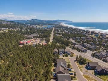 Vacation House for 8 Guests in Pacific City, Tillamook County, Picture 4