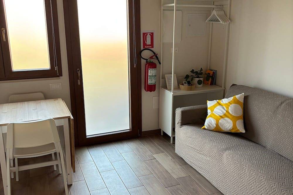 Holiday Home 'Dependance with Garden in Pescara' with Garden, Wi-Fi & Air Conditioning in Spoltore, Pescara Province