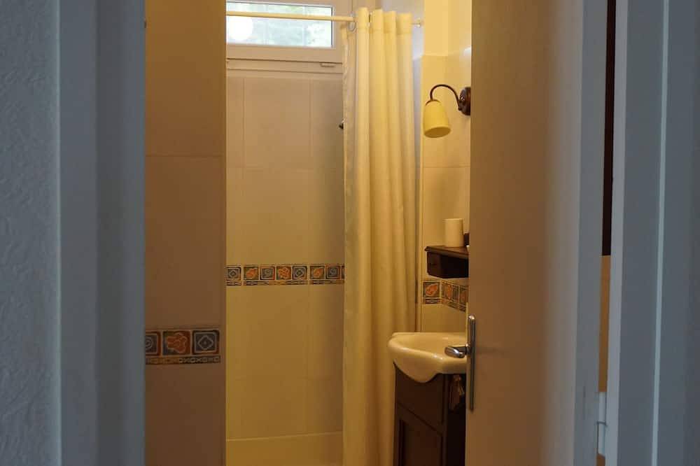 Ganze Wohnung, Appartment with sea view terrace located on the ground floor of a Basque house in Ciboure, Bayonne und Umgebung