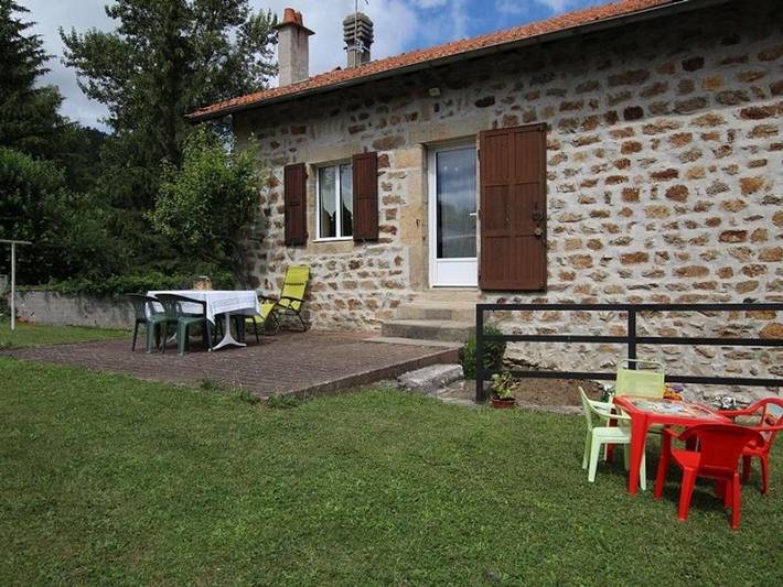 Location de vacances pour 4 personnes, avec jardin à Lantriac - 2
