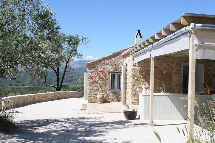 Location de vacances pour 2 personnes, avec terrasse et jardin dans Gytheion