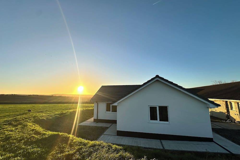Modern accommodation with scenic views of Llansteffan. in Carmarthenshire