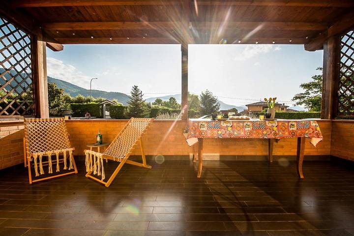 Location de vacances pour 6 personnes, avec vue et jardin à Introdacqua - 2