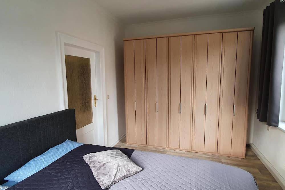 Ganze Wohnung, Liebevoll eingerichtete, neue Ferienwohnung mit  Waschmaschine, großer Küche, großem Bad mit Dusche und Badewanne, Pkw-Stellplatz, Boxspringbett. in Schwarzenberg (Erzgebirge), Erzgebirge