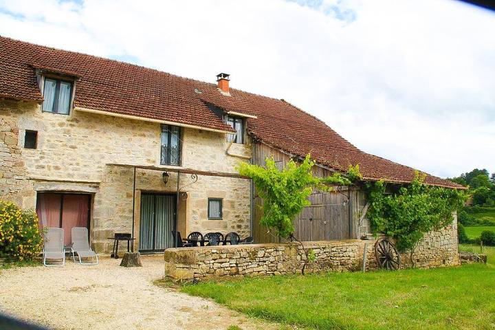 Gîte pour 6 personnes, avec jardin et piscine, animaux acceptés