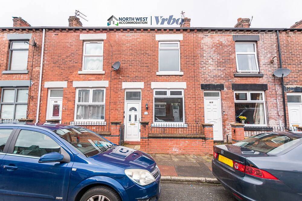 Fully furnished 2 Bedroom House in Bolton – Contractors Welcome in Bolton, Grand Manchester