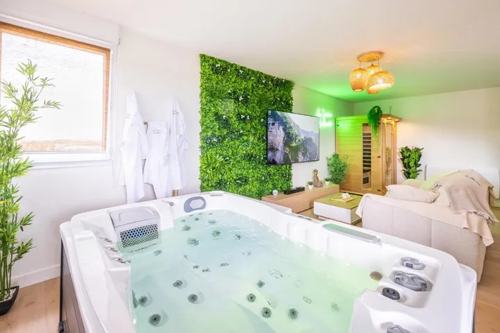 Appartement de vacances pour 6 personnes, avec balcon et piscine ainsi que sauna et jacuzzi - 1
