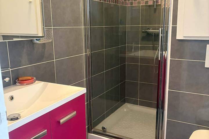 Appartement entier, Chic studio en centre-ville, parking - 2 pers. in Sablé-sur-Sarthe, Sarthe