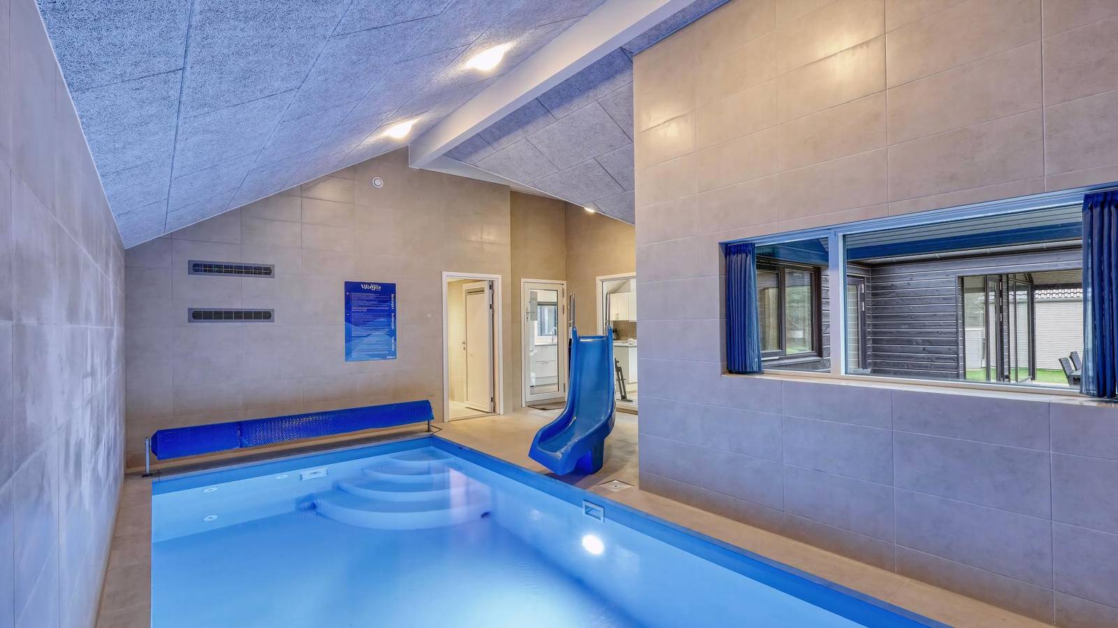 765 - Poolhaus mit Whirlpool für 16 Gäste am Tramser See in Jesendorf, Nordwestmecklenburg (Wismar und Umgebung)