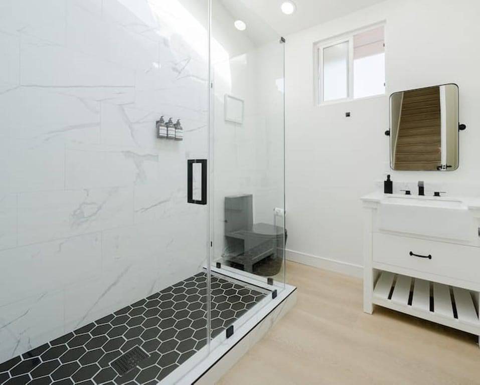 Luxury Beach Bungalow with Hot Tub - Steps to Sand and Pier in Hermosa Beach, Los Angeles County