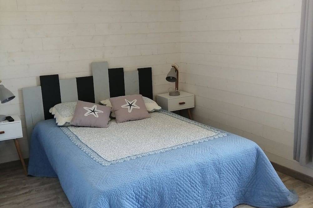 Chalet rénové, commerces et mer à pieds, Gruissan plage in Plage des Chalets, Gruissan
