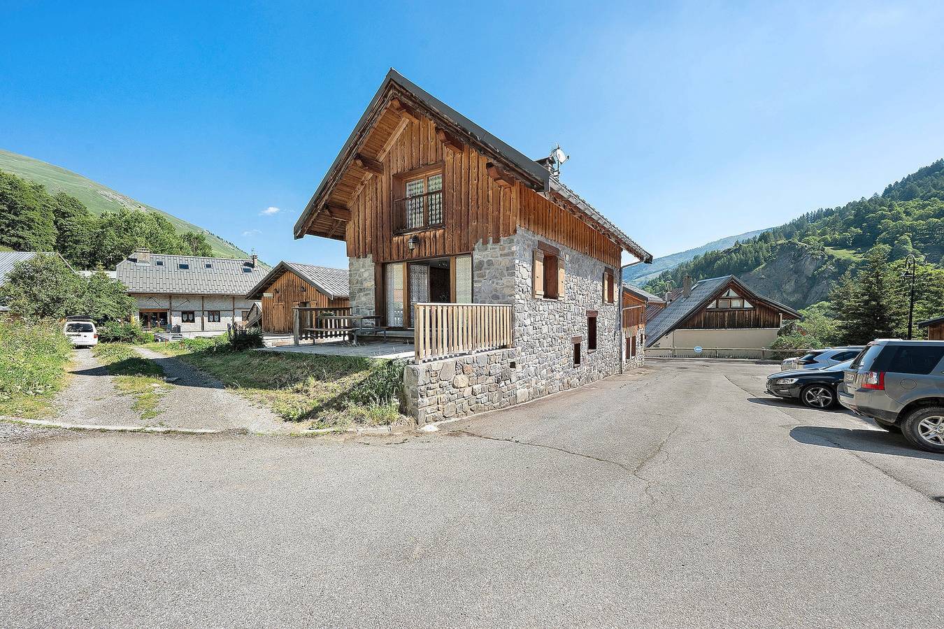 Chalet 'Pascal 15' with Mountain View in Valloire, Saint-Jean-de-Maurienne region