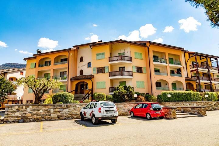 Gîte pour 4 personnes, avec Balcon et Jacuzzi ainsi que Terrasse et Bassin pour enfant à Saillon
