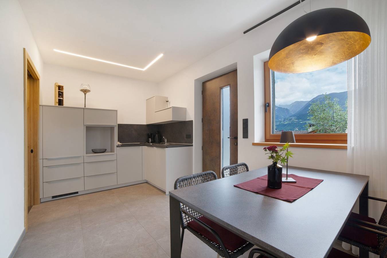 Ganze Wohnung, Ferienwohnung 'Lagrein' mit Bergblick, privater Terrasse und Wlan in Marling, Ortleralpen